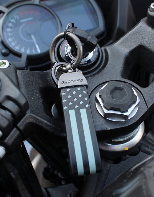 Load image into Gallery viewer, American Flag Car Keychain Accessories with Zinc Alloy Suit for Chevrolet, Ford, Buick, Jeep
